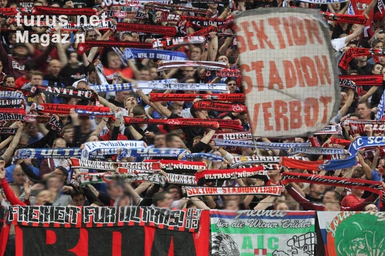 Support Nürnberg und Schalke Fans in Duisburg