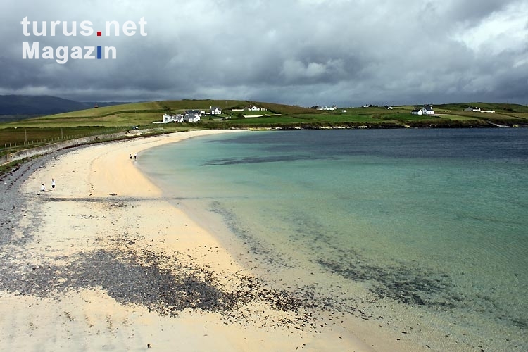 Strand auf der Halbinsel Point Ed Dunkineely im irischen County Donegal