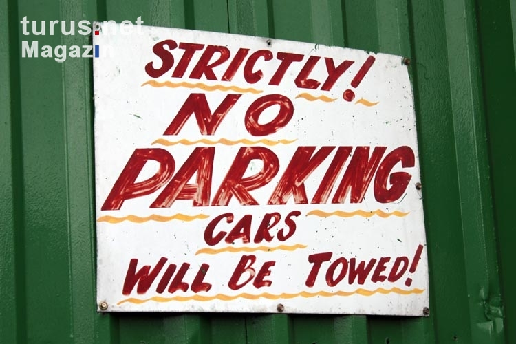 Strictly no parking - Schild in Irland