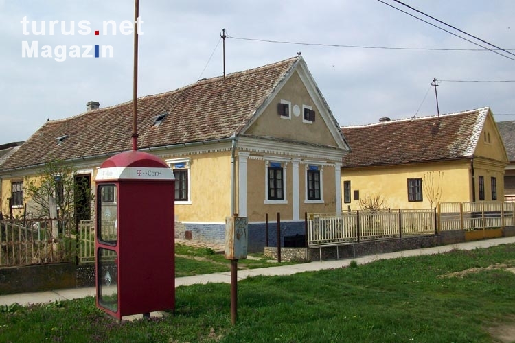 Telefonzelle in einem ungarischen Dorf