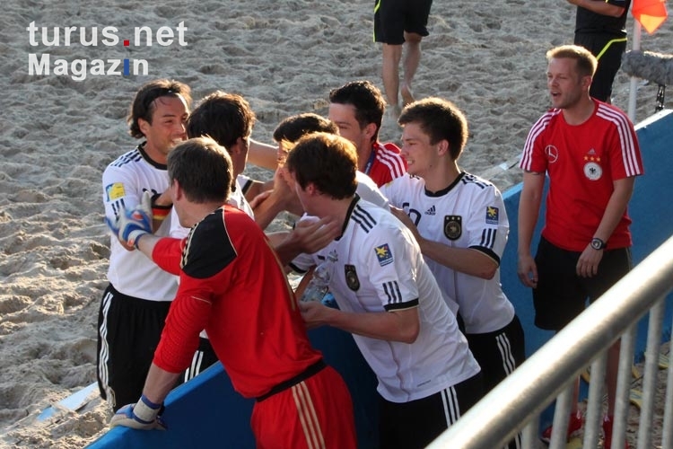 das deutsche Team feiert ein Tor, Euro Beach Soccer League 2011, Berlin