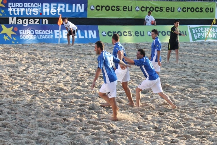das Team von Andorra feiert einen Treffer, Euro Beach Soccer League 2011, Berlin