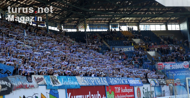 Rostocker Fans / Ultras auf der Südtribüne