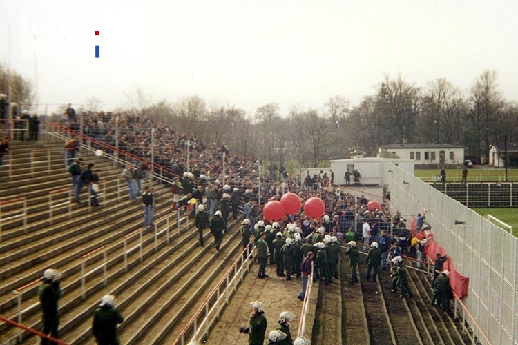 Gästeblock beim 1. FC Union Berlin - 1995