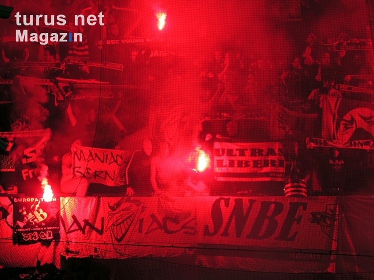 Fans von Young Boys Bern zünden Pyrotechnik