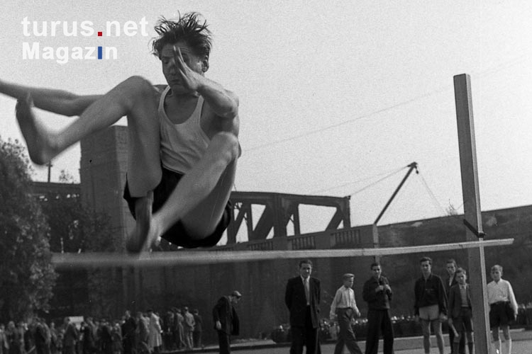 Hochsprung auf einem Sportfest in Berlin-Treptow, Anfang 50er Jahre