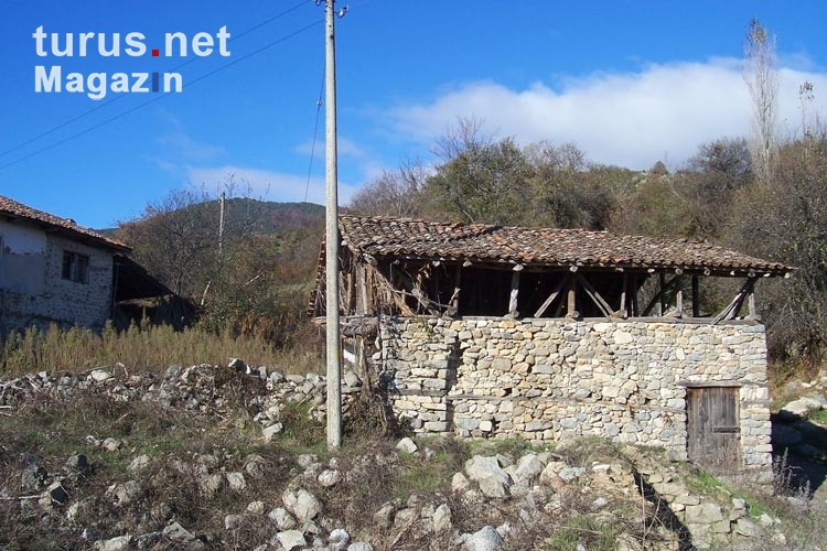 einsam gelegene bulgarische Ortschaft Paril nahe der Grenze zu Griechenland