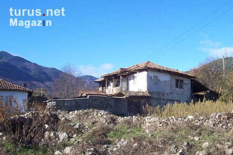 einsam gelegene bulgarische Ortschaft Paril nahe der Grenze zu Griechenland