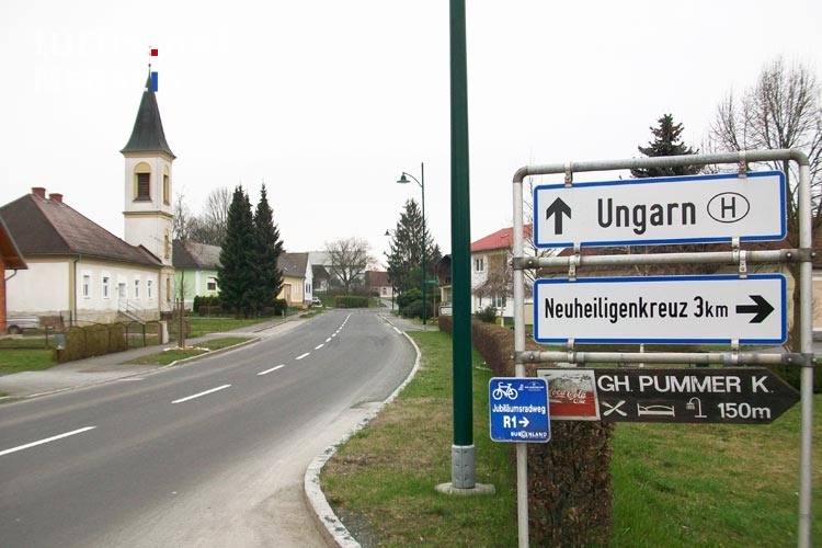 Wegweiser nach Neuheiligenkreuz an der Grenze zu Ungarn