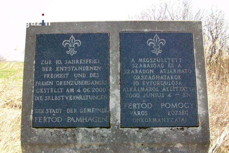 Gedenktafel: 10. Jahrestag Fall des Eisernen Vorhangs bei Pamhagen und Fertöd