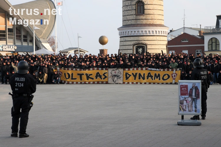 Ultras Dynamo zu Gast in Warnemünde