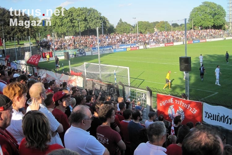 Im Gästeblock des Karl-Liebknecht-Stadion, zu Gast der FC Rot-Weiß Erfurt