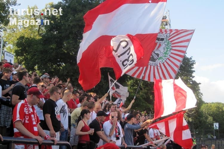 Im Gästeblock des Karl-Liebknecht-Stadion, zu Gast der FC Rot-Weiß Erfurt