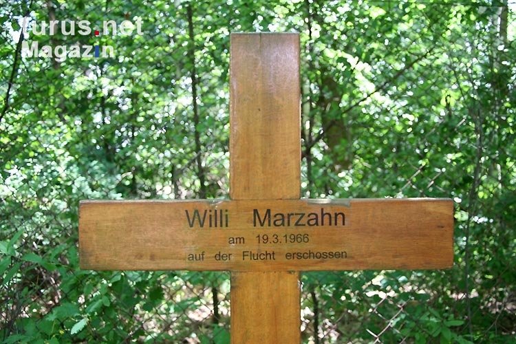 Gedenkkreuz für Maueropfer Willi Mahrzahn, erschossen am 19. März 1966