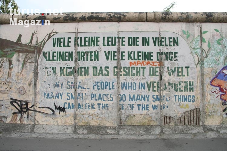 Die East Side Gallery am einstigen Mauerstreifen in Berlin