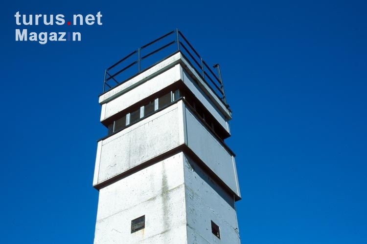 Beobachtungsturm / Grenzturm der DDR-Grenztruppen an der innerdeutschen Grenze