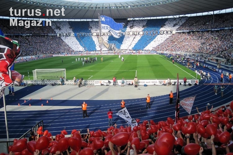 Choreographie der Hertha-Fans in der Ostkurve beim Spiel gegen den 1. FC Nürnberg, 2011/12