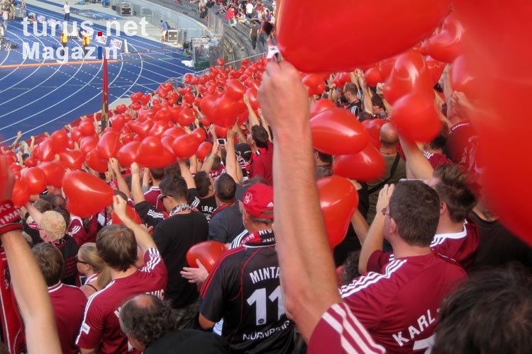 Den Glubb (Club) im Herzen, Fans des 1. FC Nürnberg beim Auswärtsspiel bei Hertha BSC in Berlin