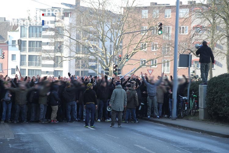 Szene Aachen Marsch zum Tivoli vor RWE Spiel