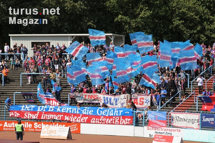 Ultras und Fans des KFC Uerdingen beim Support