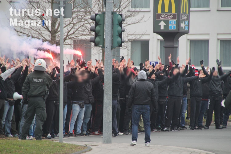 Marsch RWE Ultras, Hools, Fans vor RWO Spiel