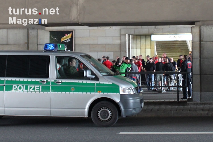 Mit dem Sonderbus von Dresden Hbf zum glücksgas Stadion: Fans des 1. FC Union Berlin auf Tour