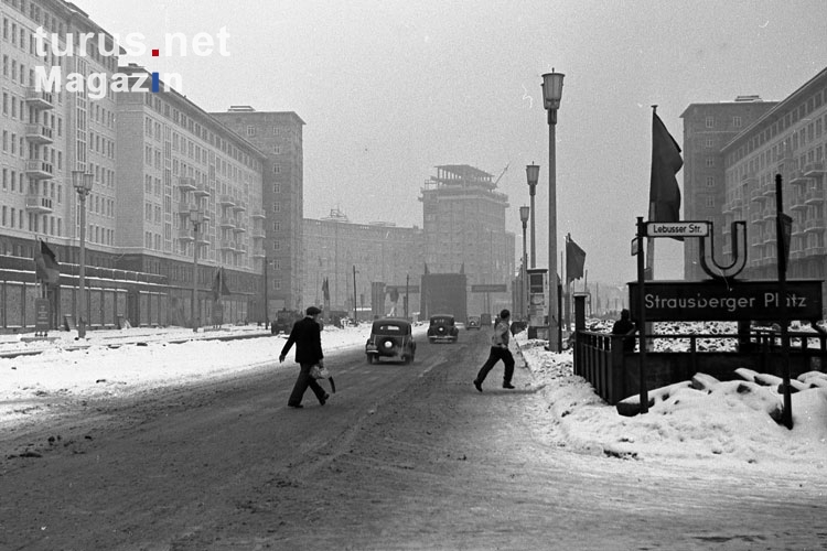 Stalinallee in Ostberlin Anfang der 50er Jahre, Strausberger Platz