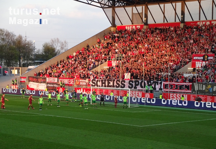 Rot Weiss Essen gegen FC Kray - Niederrheinpokal-Halbfinale 2015