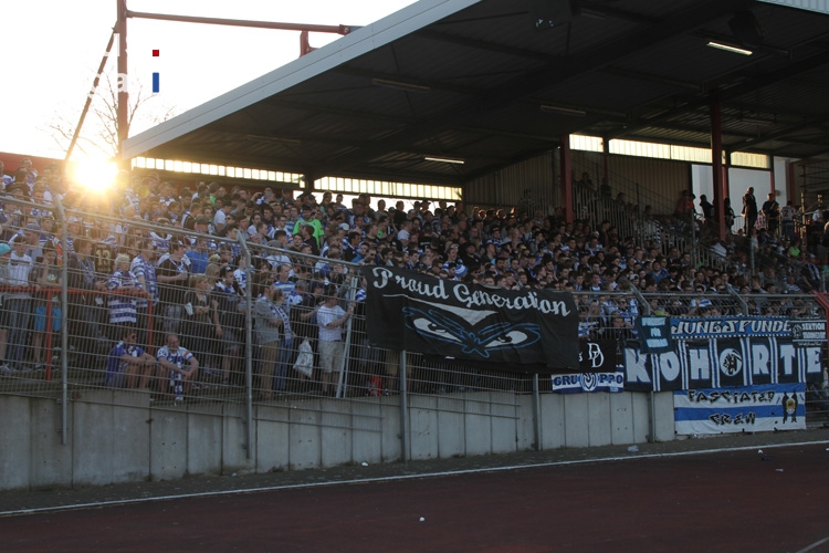 Duisburger Fans und Ultras in Oberhausen