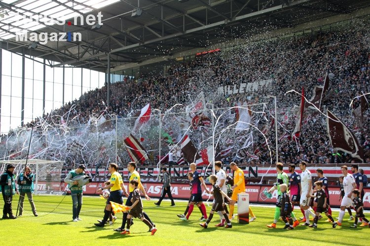 Pyro und Konfetti beim FC St. Pauli