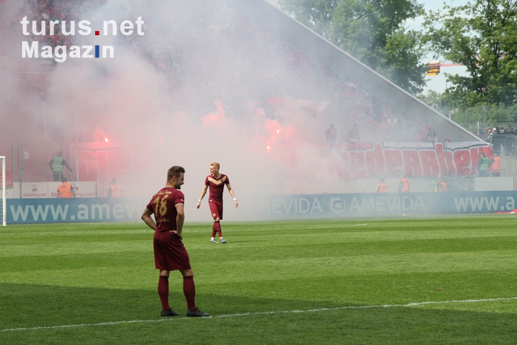 Pyroshow der RWO Fans in Essen zum Pokalfinale 2015