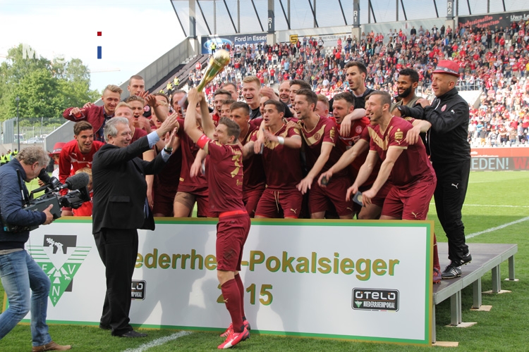 Niederrhein-Pokal Übergabe an RWO