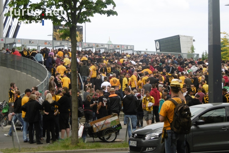 Dynamo Dresden Fanmarsch zum Rostock-Spiel