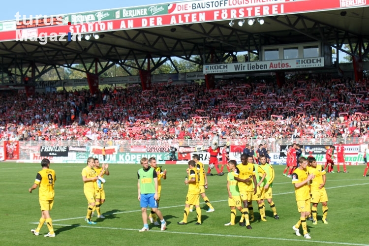 Enttäuschte Spieler von Alemannia Aachen nach der 0:2-Niederlage bei Union Berlin