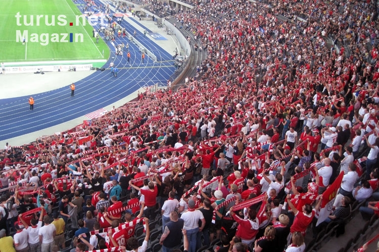 Fans und Ultras des 1. FC Köln bei Hertha BSC im Berliner Olympiastadion, 1. Oktober 2011