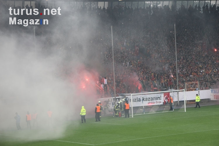 Pyroshow der Galatasaray Fans UltrAslan in Bochum