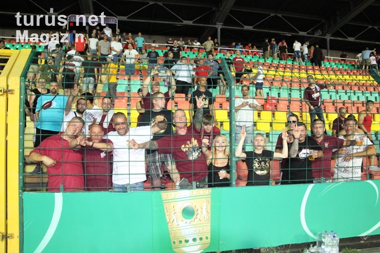 BFC Fans feiern Spieler trotz Niederlage