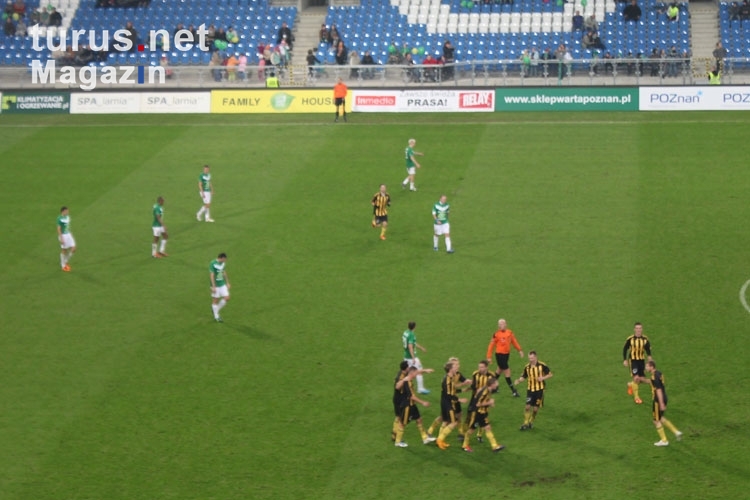Spieler von GKS Katowice bejubeln den Ausgleich zum 2:2 bei Warta Poznan