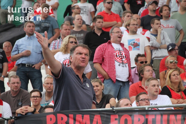 Pyro und Support Düsseldorf Fans in Essen
