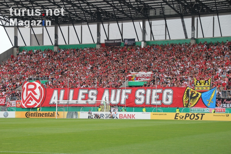 RWE Fans Support vor dem Spiel gegen Düsseldorf