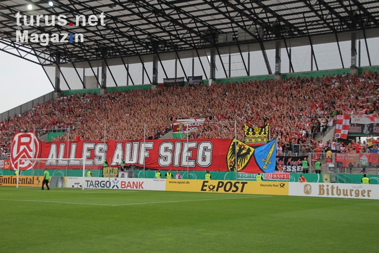 RWE Fans Support vor dem Spiel gegen Düsseldorf