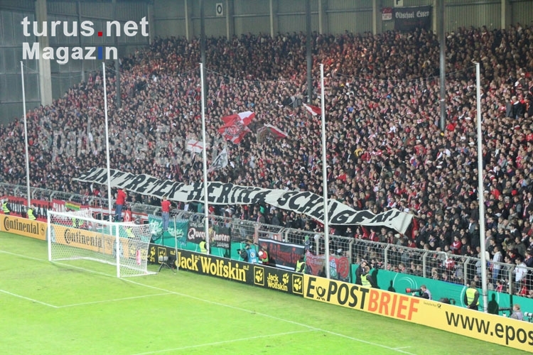 RWE-Banner: Hart treten - Hertha schlagen