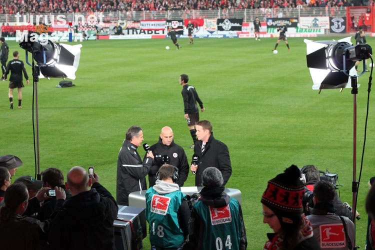 Union-Trainer Uwe Neuhaus und St. Pauli-Trainer Andre Schubert beim Sky-Interview vor dem Spiel