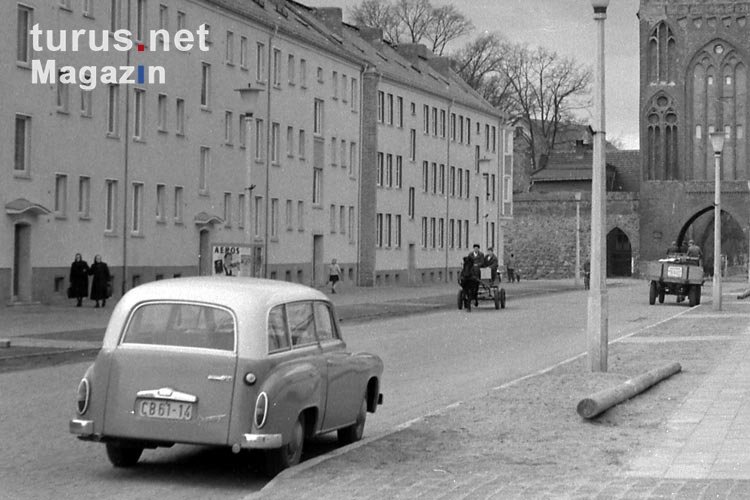 alter Wartburg in Neubrandenburg, DDR, 60er Jahre