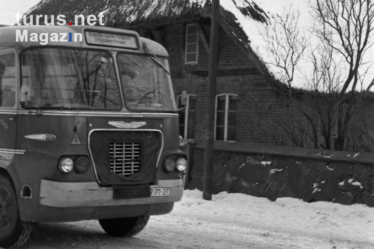 Überlandbus im Winter, DDR, 50er Jahre
