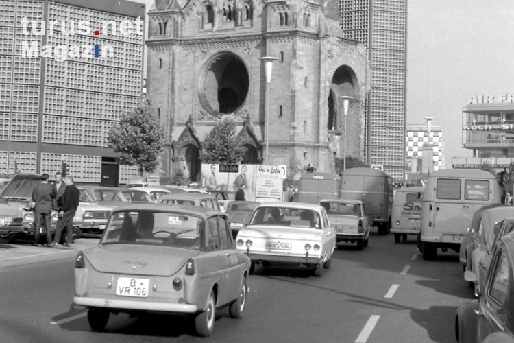 Kraftfahrzeuge / Autos in Westberlin an der Gedächtniskirche, 60er Jahre