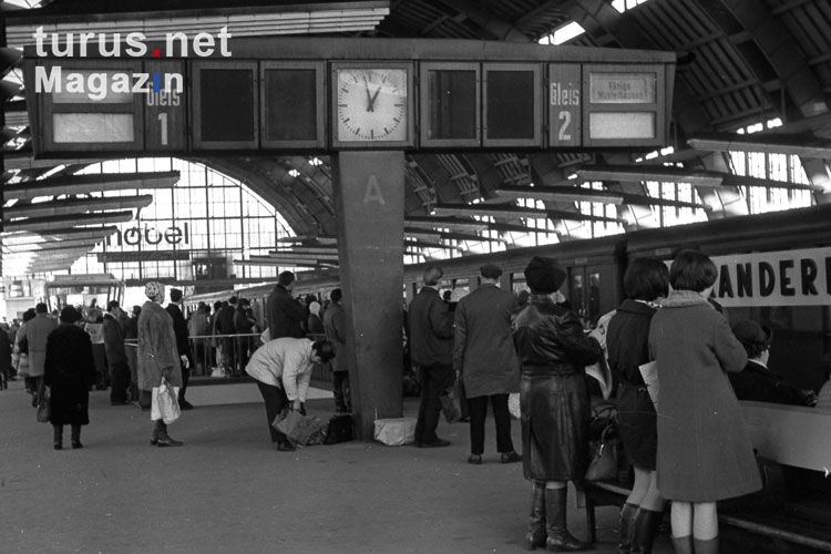 Bahnhof Berlin-Alexanderplatz in Ostberlin, DDR 60er Jahre