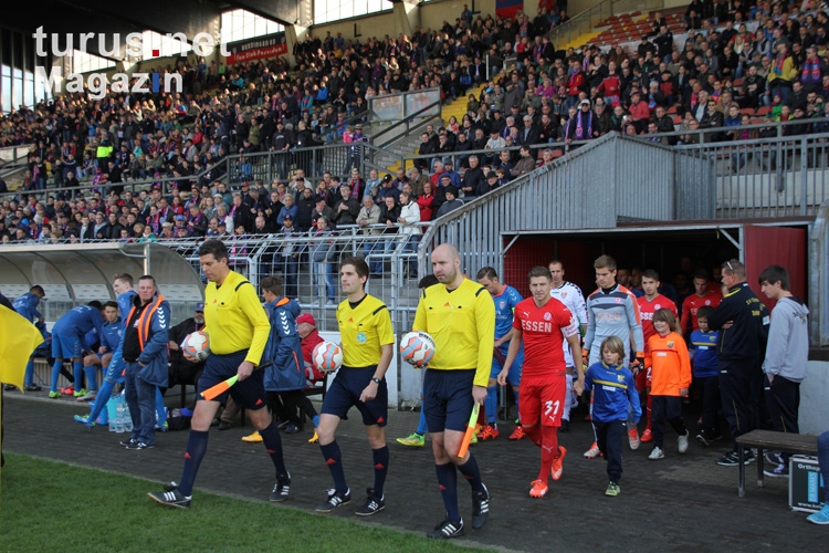 Niederrheinpokal 2015. Mannschaften laufen ein