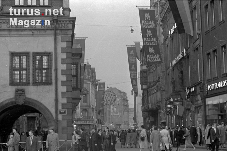 Mädler-Passage in der Messestadt Leipzig, DDR Ende der 50er Jahre