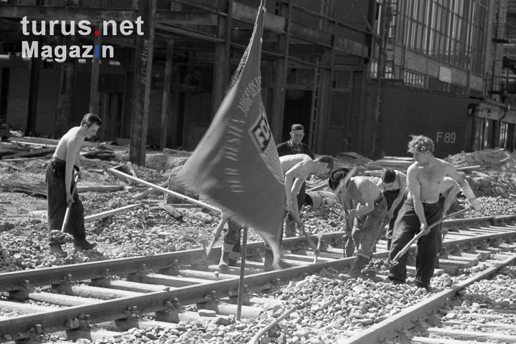FDJ-Jugendbrigade bei Gleisarbeiten in der DDR, Anfang 60er Jahre